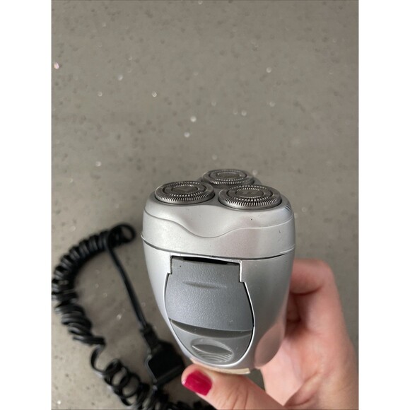 Remington Titanium R-950 Electric Razor Shaver W/ Cord tested - Picture 10 of 11